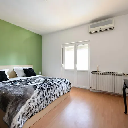 Yespeace By Interhome Zadar