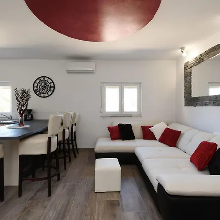 Yespeace By Interhome Zadar